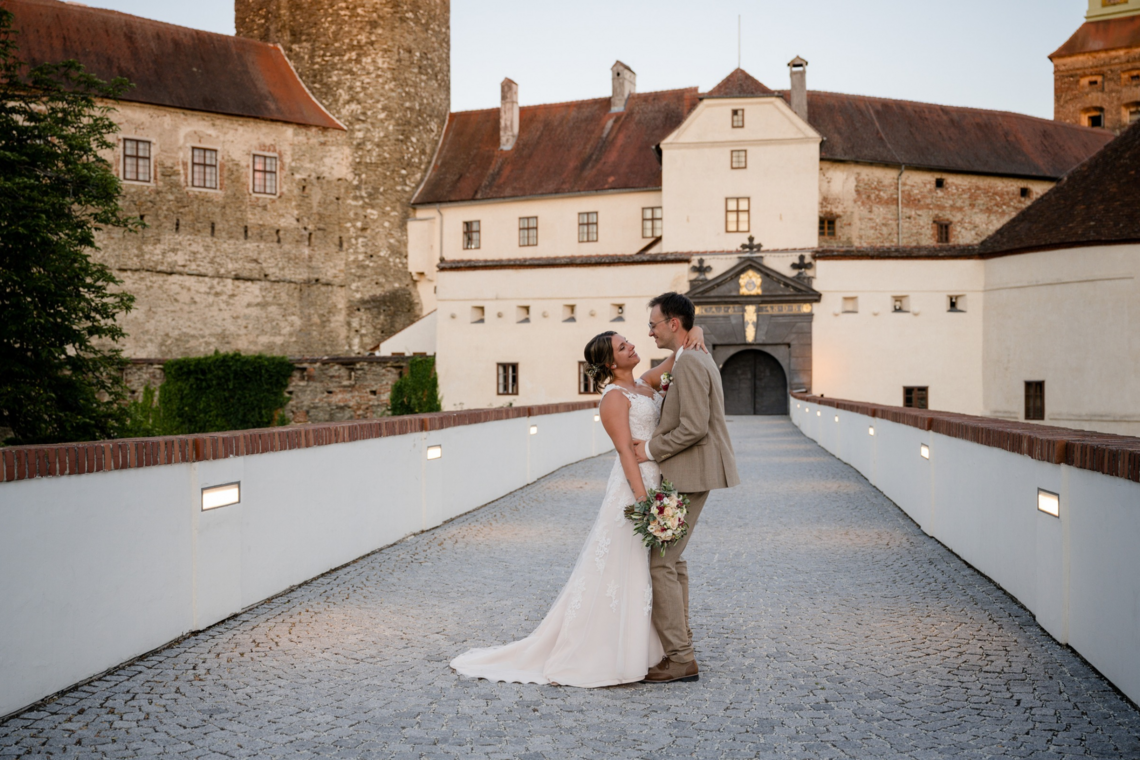 Alexandra & Mathias' Summer Wedding at Schlaining Castle (c) Sarah Braun. Alexandra & Matthias' Summer Wedding at Schlaining Castle (c) Sarah Braun.