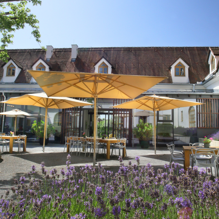 The courtyard of the Burghotel Schlaining summer