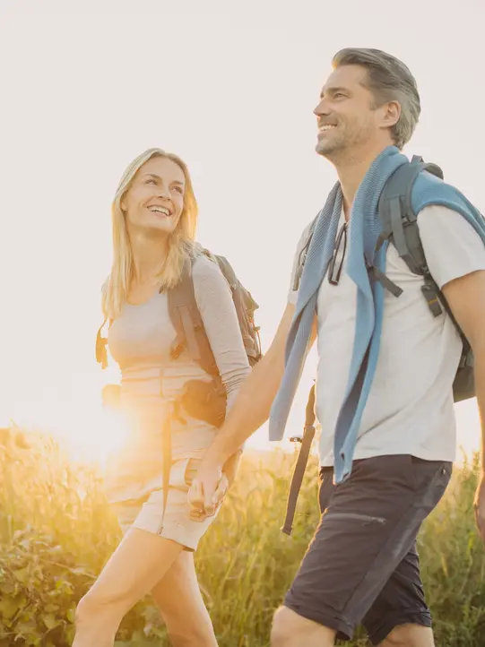 Couple hiking in the sunset (c) Bad Tatzmannsdorf Tourismus - K. Schrotter Photograph.