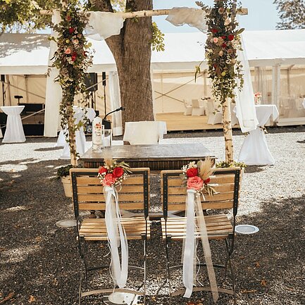 Wedding in the courtyard of Schlaining Castle.