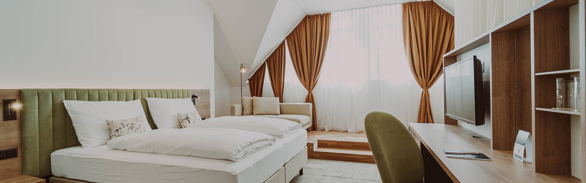 Suite with large bed at Burghotel Schlaining.