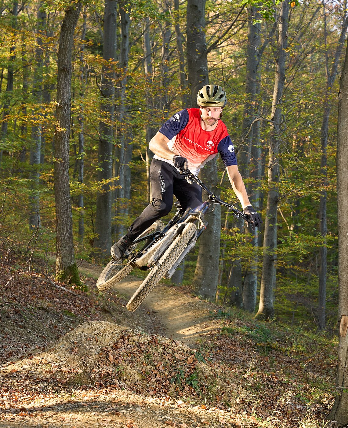 Jumping over a jump on the Burgenland Trails_ (c)Burgenland Tourism Jumping over a jump on the Burgenland Trails_ (c)Burgenland Tourism