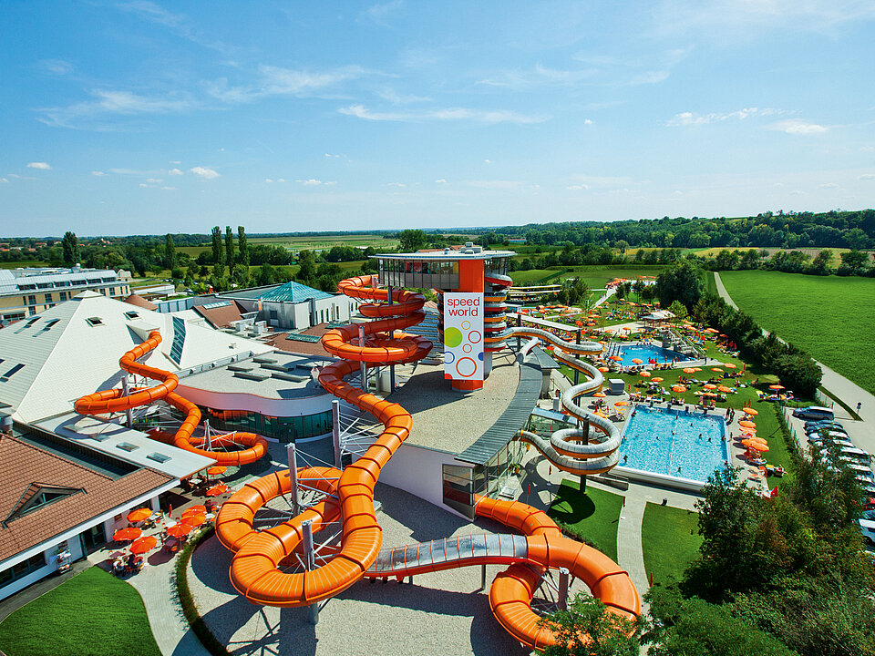 Slide in the thermal spa (c) Sonnentherme Lutzmannsburg.