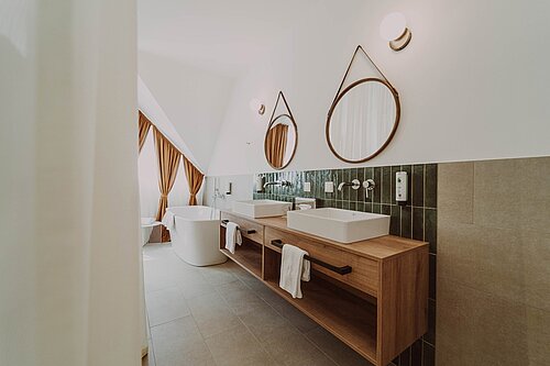 Bath in the suite at Burghotel Schlaining.