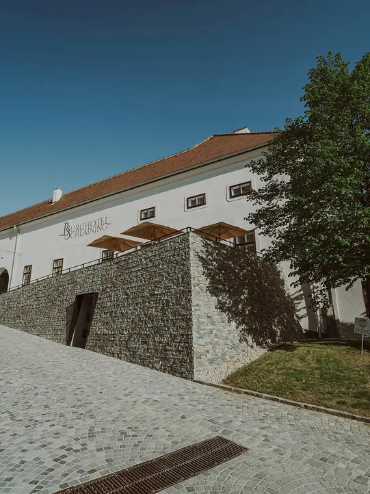 Exterior view of the Burghotel Schlaining.
