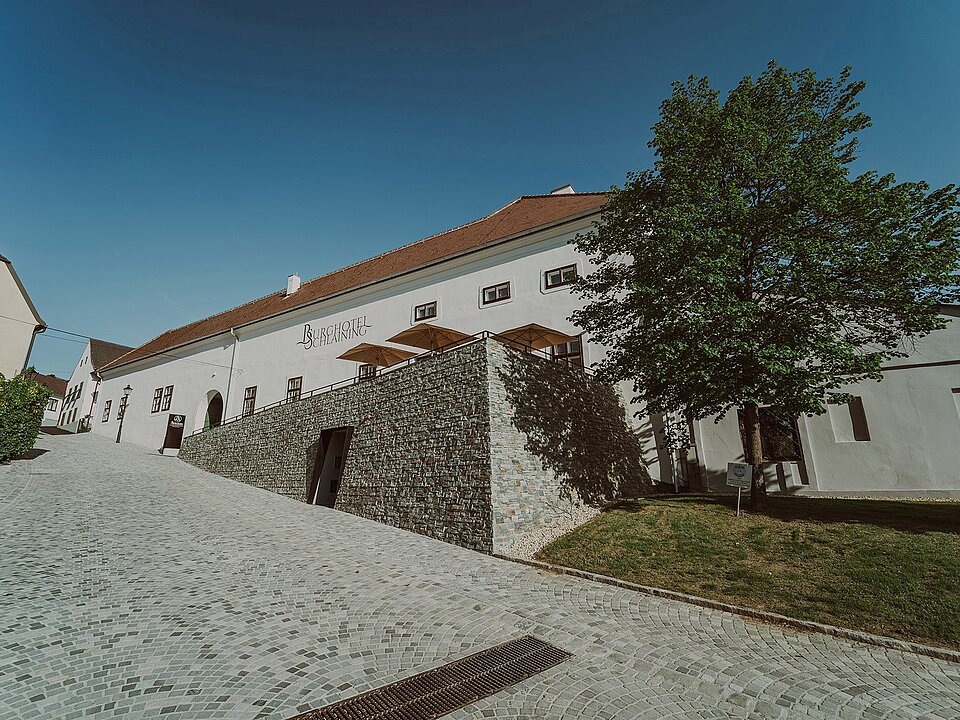 Exterior view of the Burghotel Schlaining.