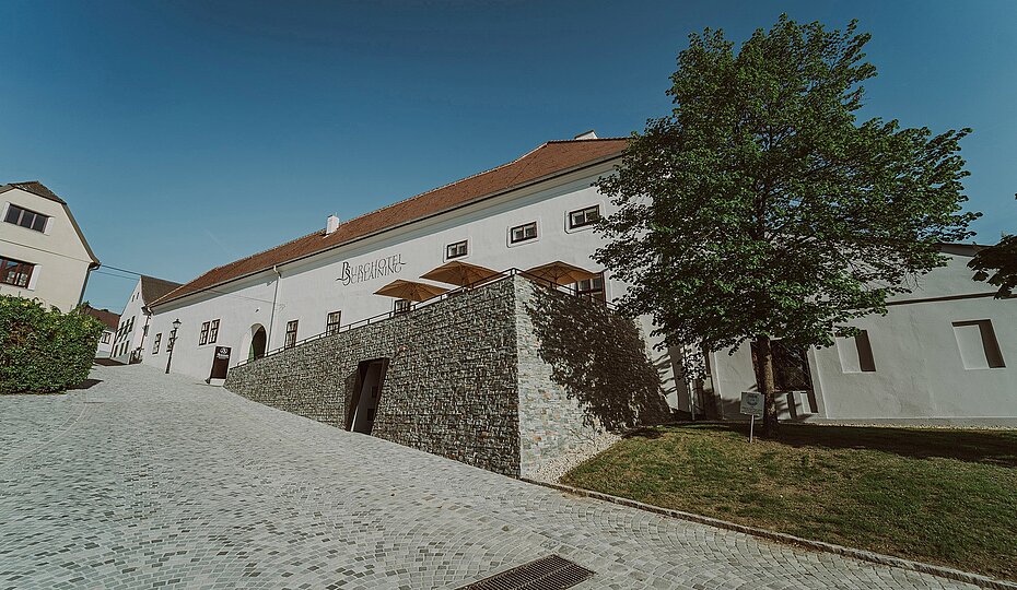 Exterior view of the Burghotel Schlaining.