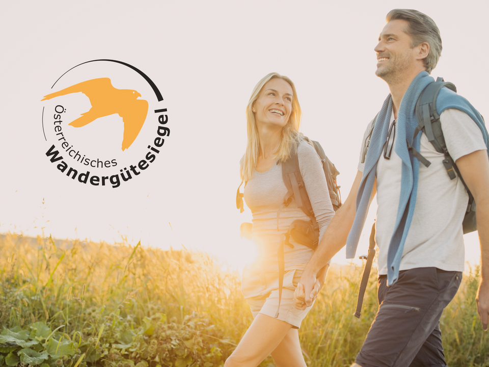 Couple hiking at sunset ©Bad Tatzmannsdorf Tourism - K. Schrotter Photographer.