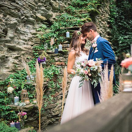 Bridal couple at the photo shoot at Schlaining Castle.