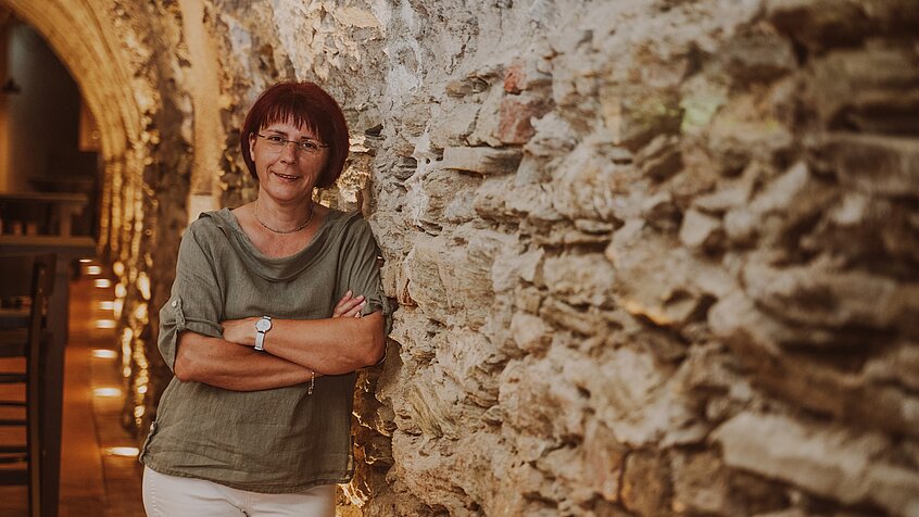 Wine taster Sylvia in the Vinothek Burgenland wine tasting room.