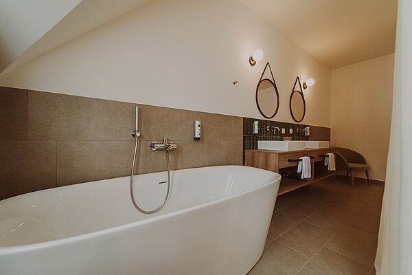 Bathtub in the suite at Burghotel Schlaining.