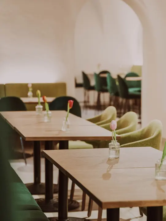 Tables in the restaurant of Burghotel Schlaining.