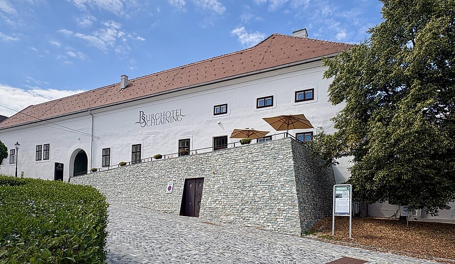 Exterior view of Burghotel Schlaining (c) Roswitha Riedl.