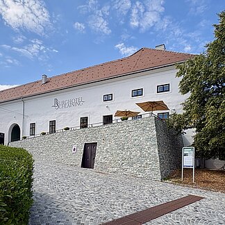 Exterior view of Burghotel Schlaining (c) Roswitha Riedl.