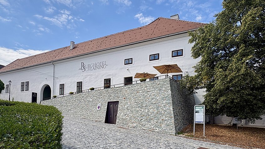 Exterior view of Burghotel Schlaining (c) Roswitha Riedl.