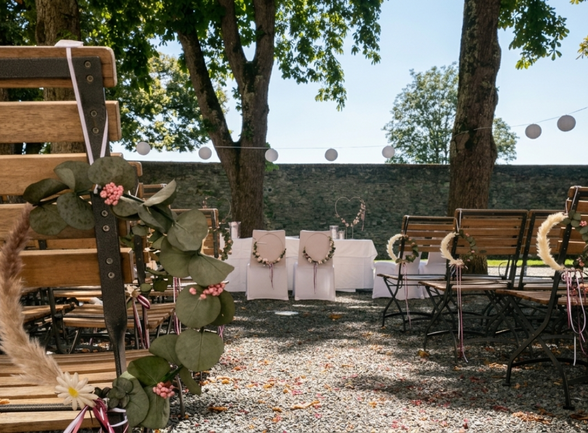 Castle Courtyard Wedding Setup