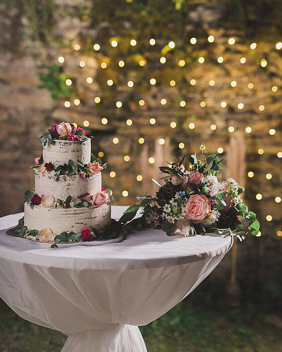 Wedding cake and bridal bouquet