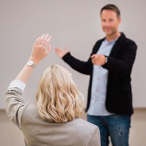 Lady reports to a seminar at Schlaining Castle.