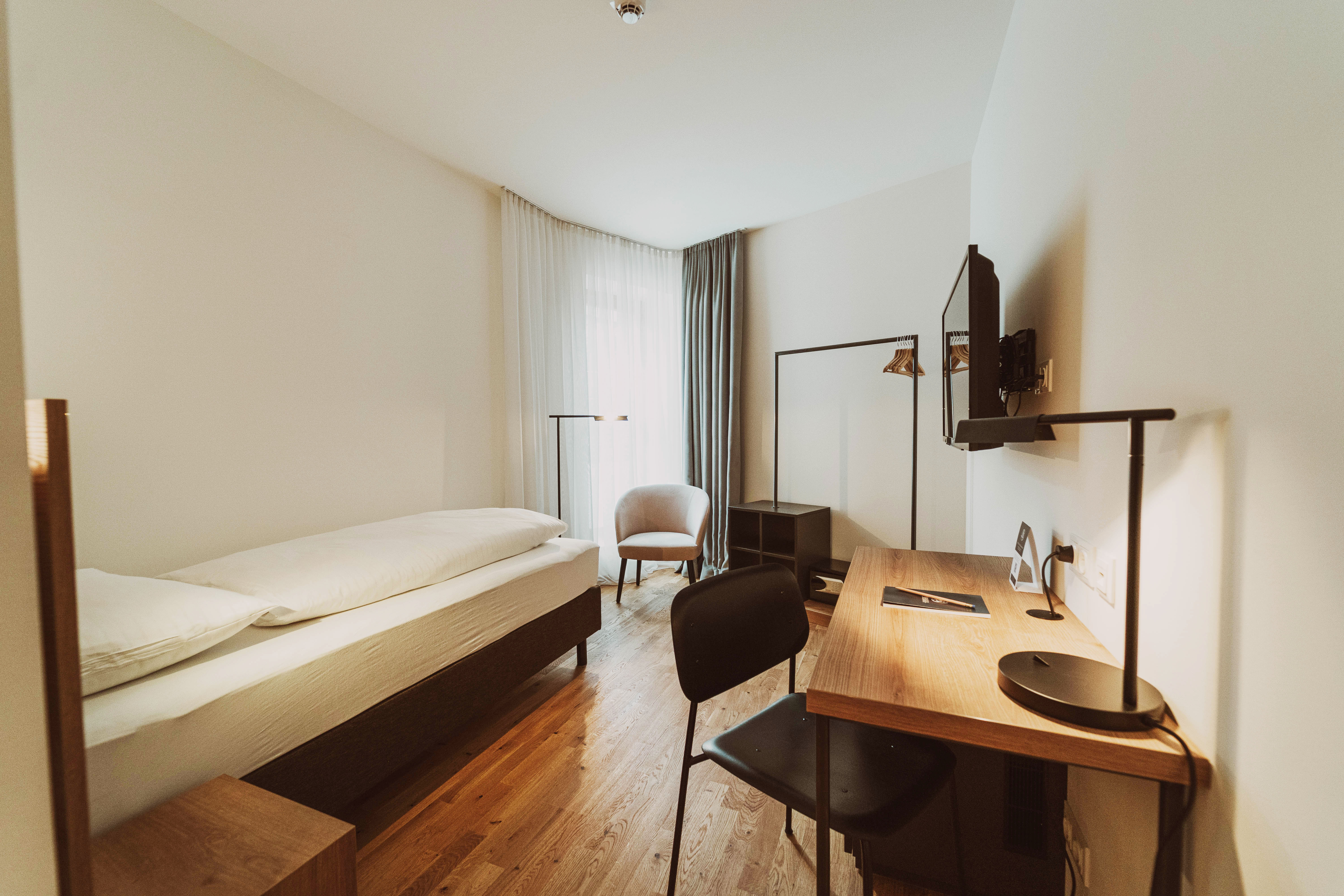 Standard single room with desk at Burghotel Schlaining 