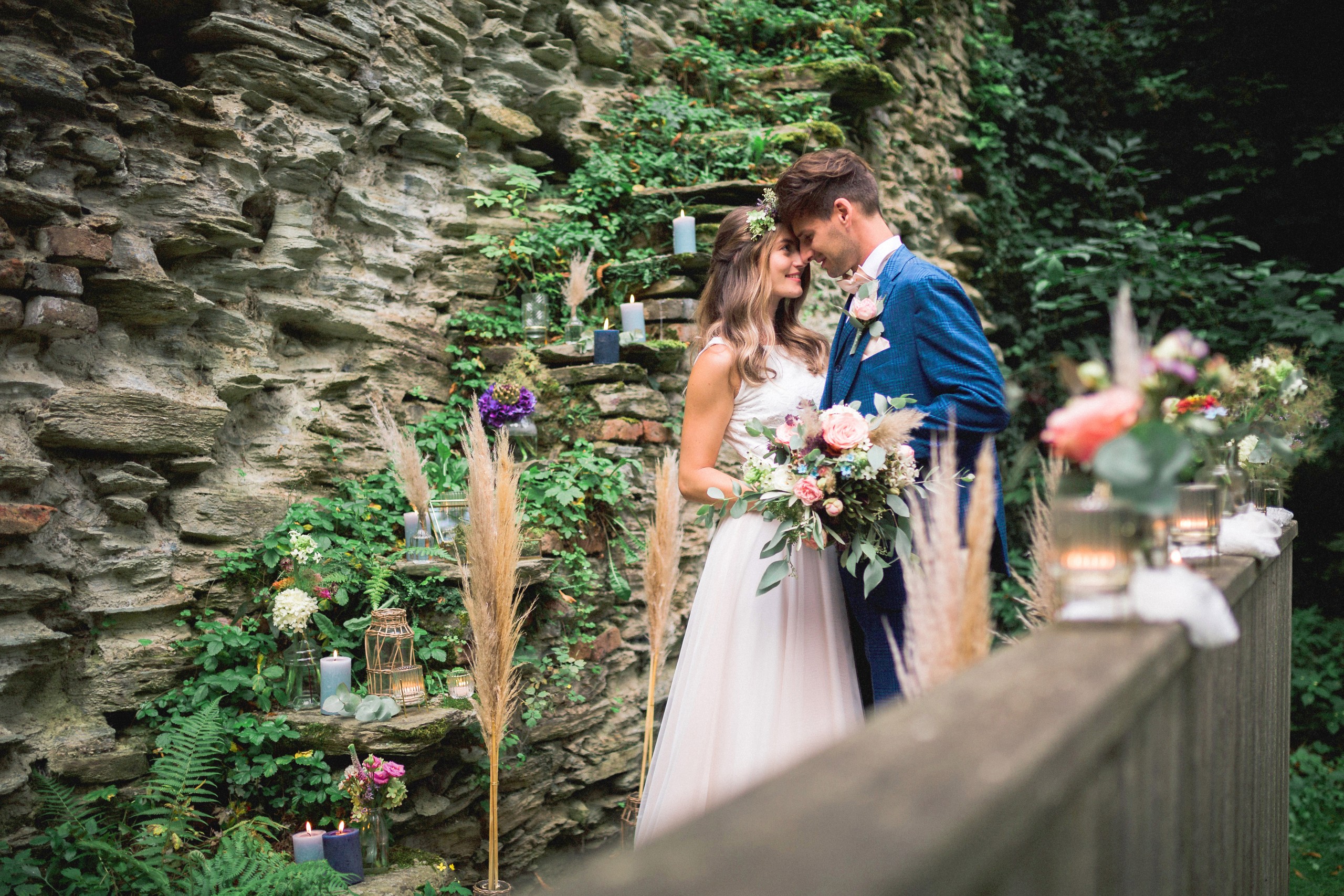 Bridal couple at the photo shoot at Schlaining Castle.